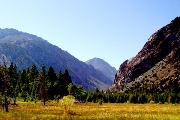 A mountain valley in clear daylight